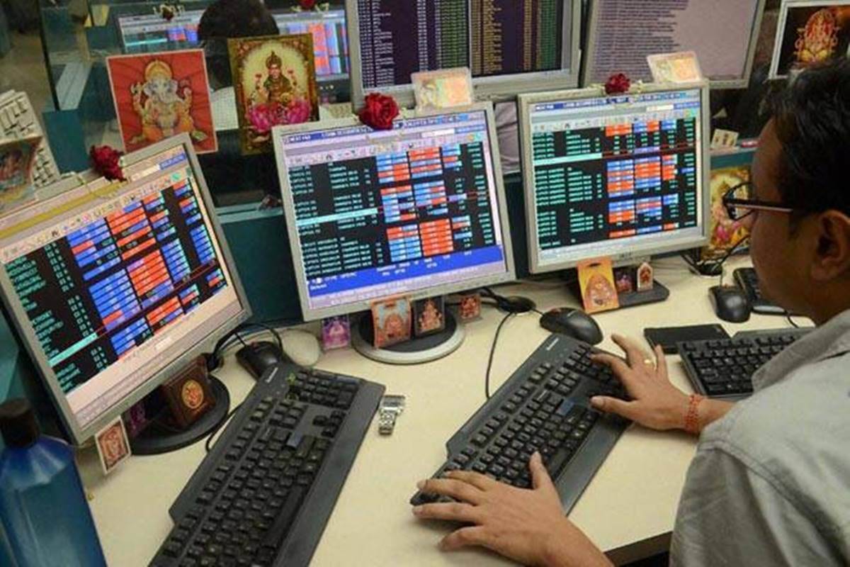 Share Market LIVE: Sensex turns negative, Nifty gives up 14500 in volatile trade; Infosys shares fall …