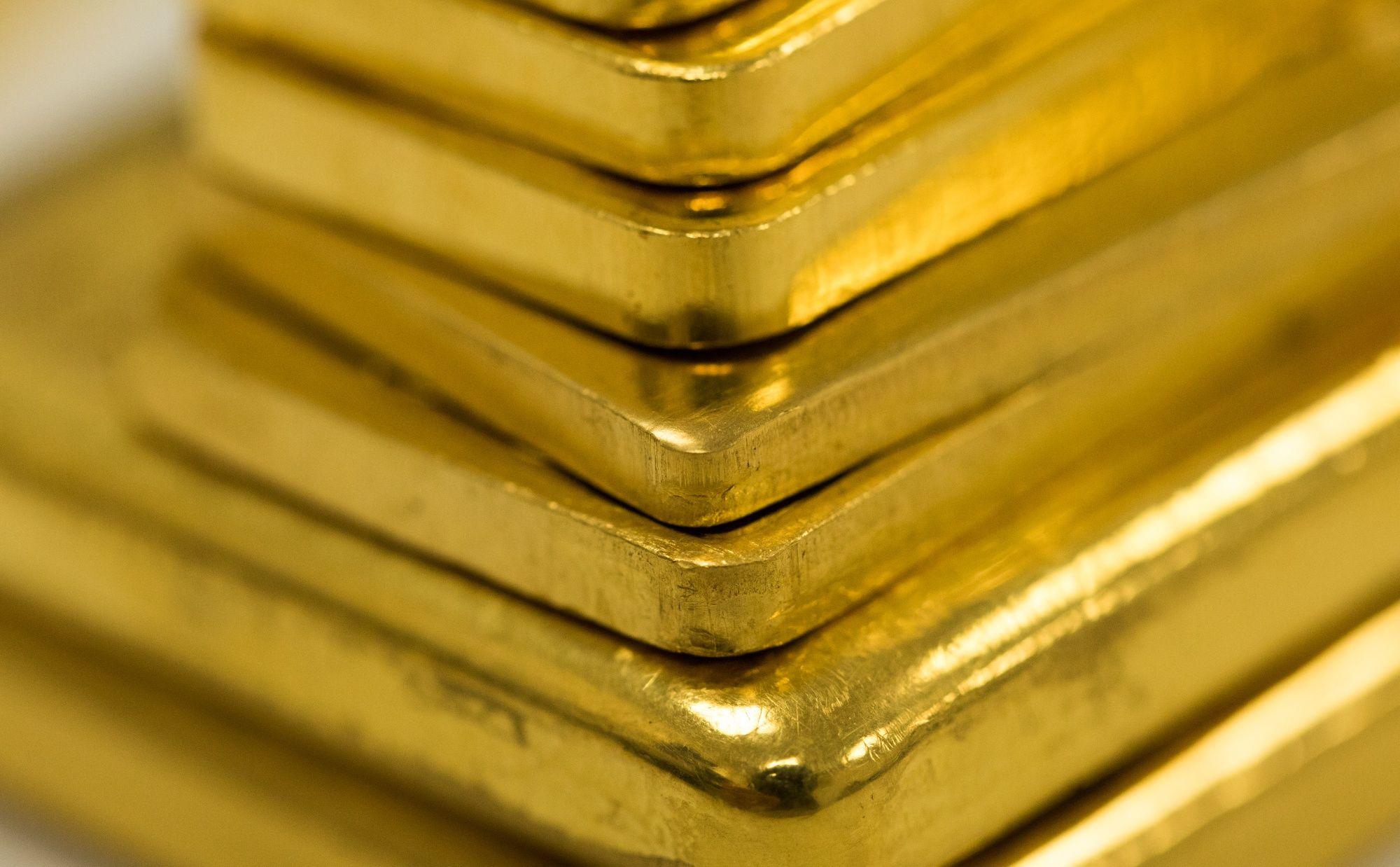 Gold Holds Near Three-Month High as Inflation, Fed in Focus