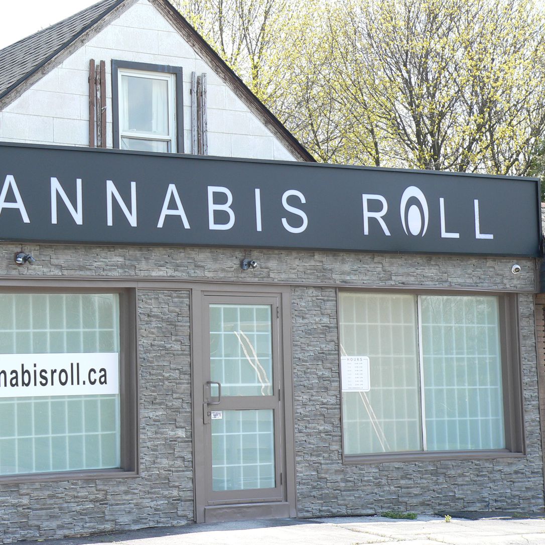 Ancaster pot shop Cannabis Roll opens in neighbourhood to residents’ concerns