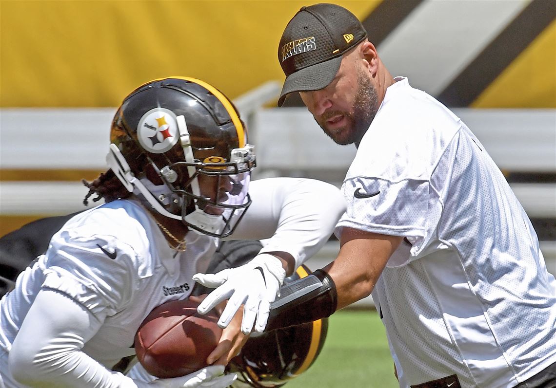 Ron Cook: Steelers’ offense still runs through Ben Roethlisberger — as it should