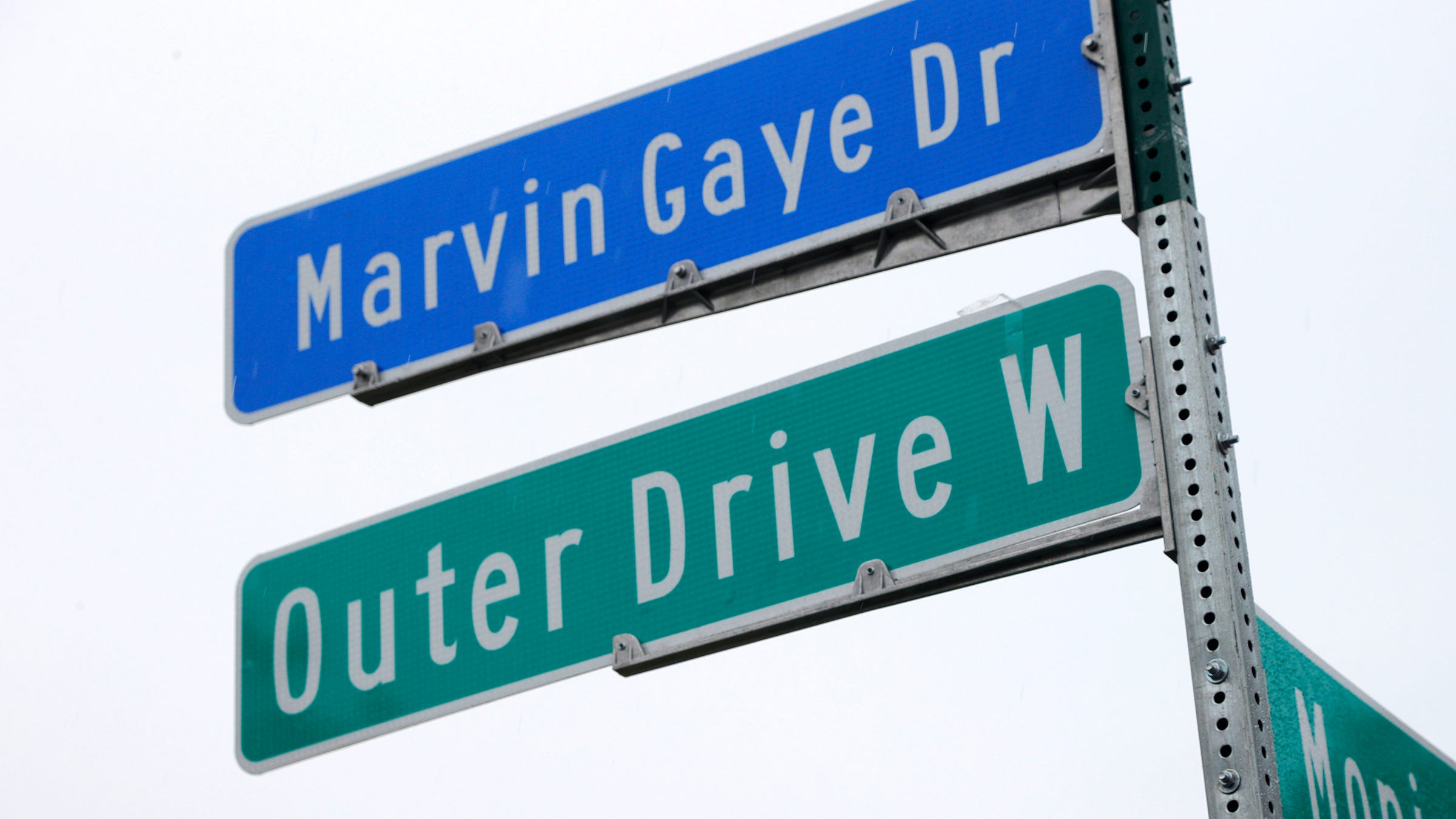 Marvin Gaye Drive unveiled in Detroit by family members, Motown alumni, dignitaries