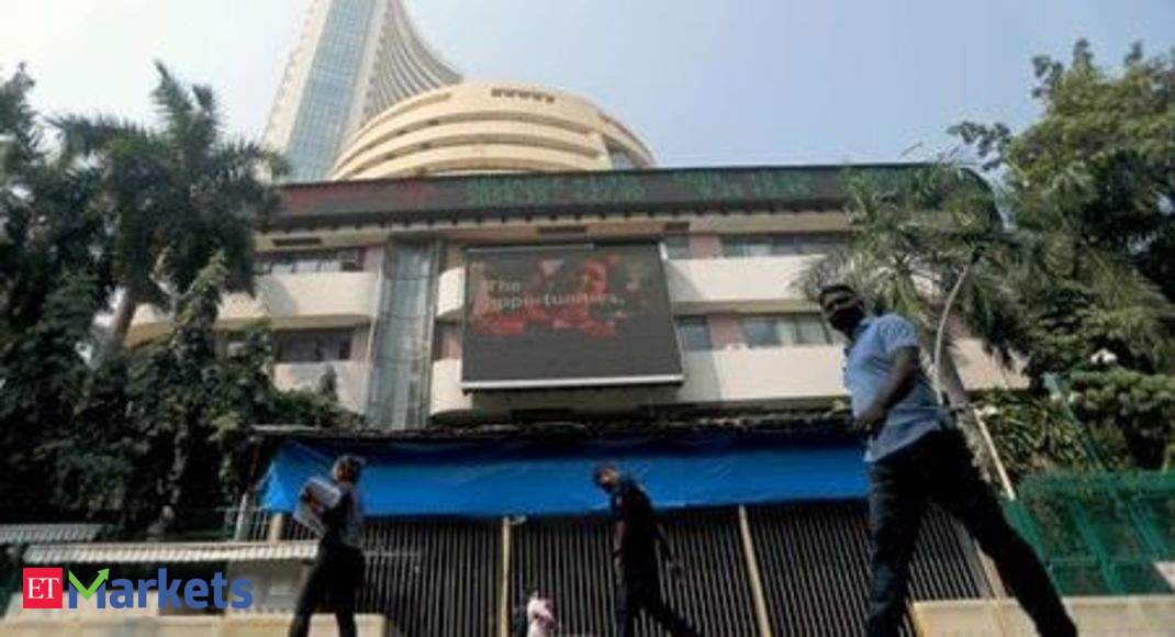 Sensex rises 100 points, Nifty above 15800; metal and bank stocks gain – The Economic Times