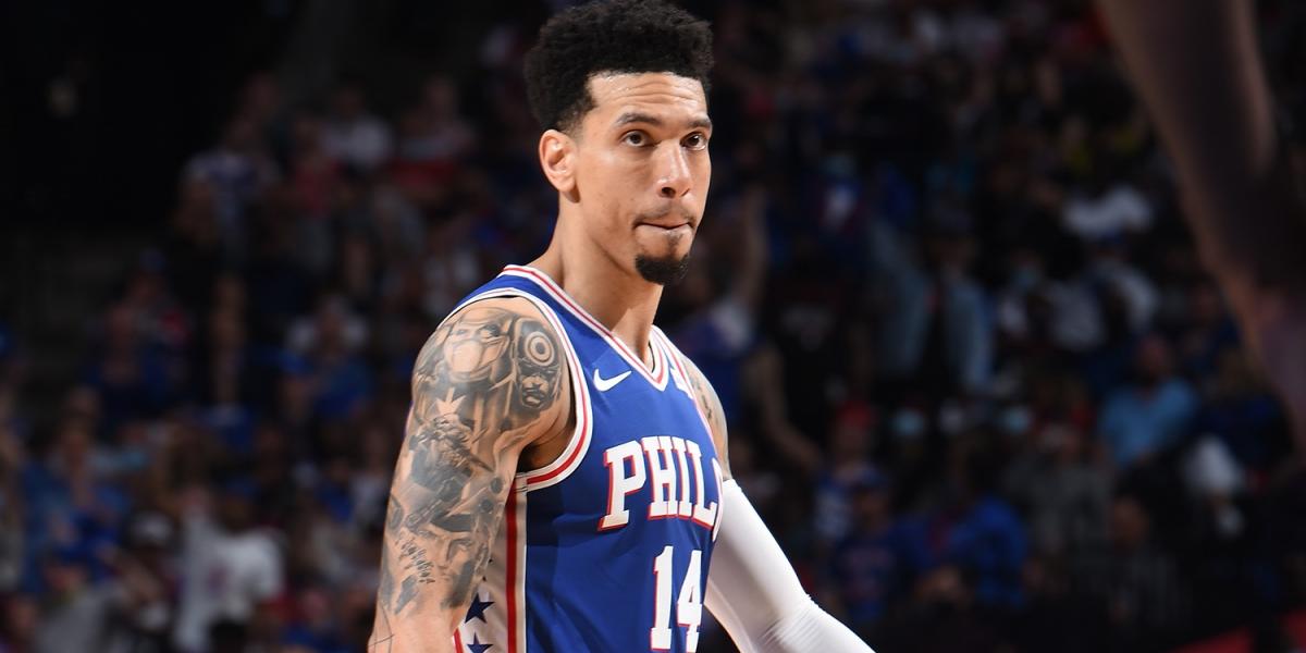 Green agrees to re-sign with Sixers