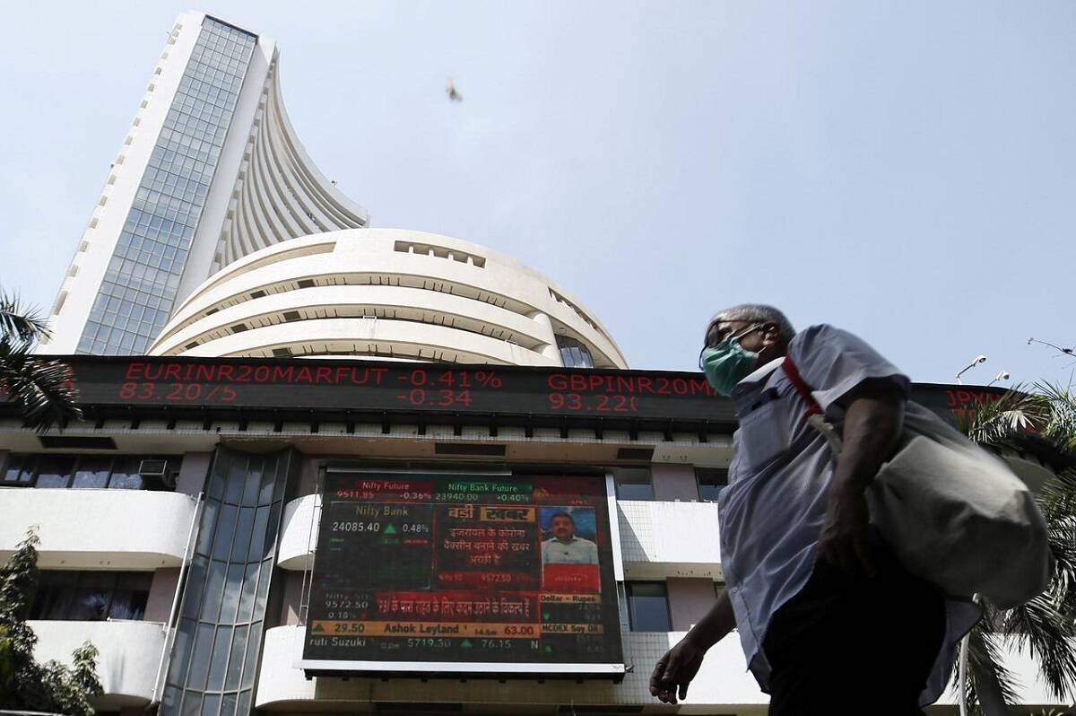 Share Market LIVE: Sensex jumps over 150 pts, Nifty clinches 16300; HCL Tech, Infosys jump …