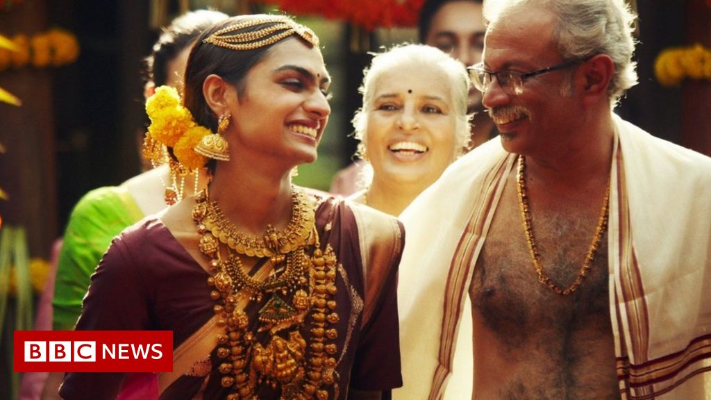 India jewellery ad starring trans model wins hearts – BBC News
