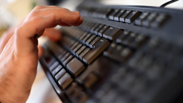 How ‘clone firms’ scam online investors with sophisticated websites and ads | CBC News