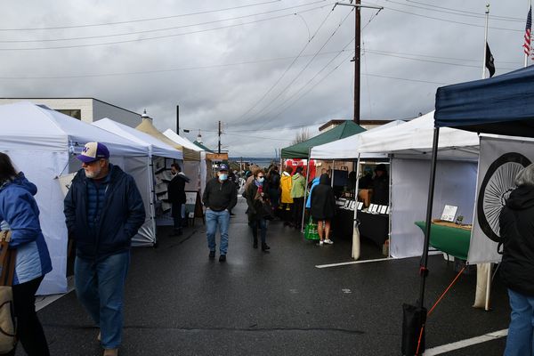Scene in Edmonds: Holiday market returns for another season