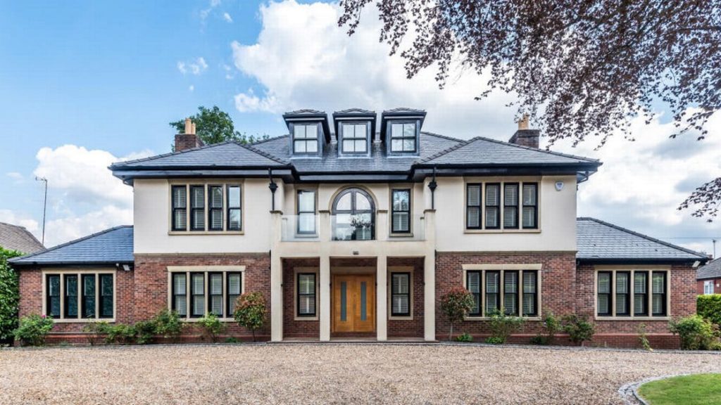 Inside the unbelievable Worsley mansion on the market for £2.2 million – with its own gym …