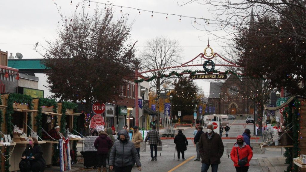 Niagara Falls Christmas Market keeps Christmas spirit alive post-parade | StCatharinesStandard.ca
