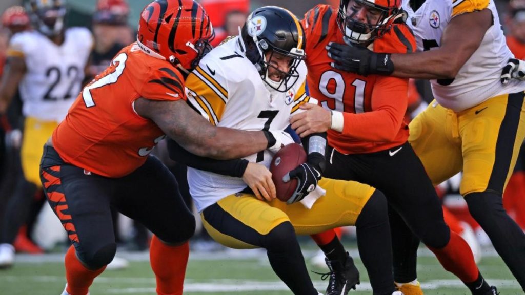 NFL insider notes: Steelers’ harsh reality is they no longer can compete in AFC North, plus more from Week 12
