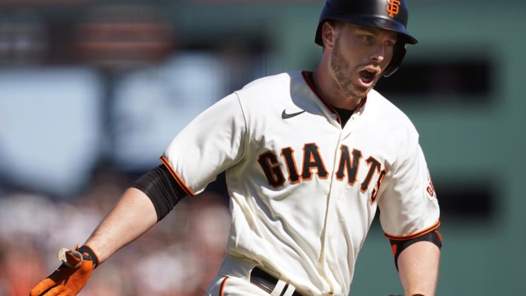 Giants open three roster spots, agree to terms with three vets