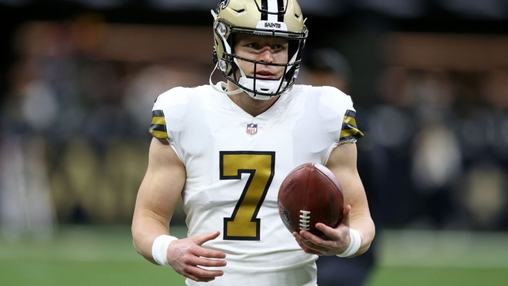 Source – New Orleans Saints QB Taysom Hill to play through finger injury