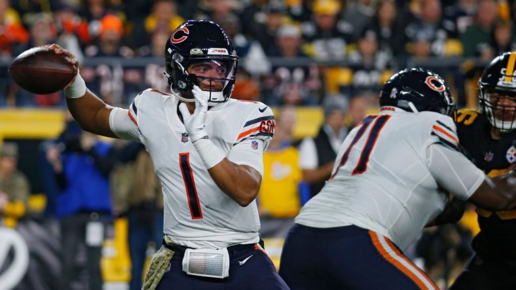 Chicago Bears’ Justin Fields cleared, will start at QB vs. Green Bay Packers