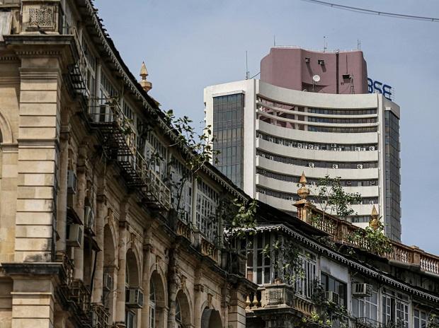 Sensex ends 157 pts higher, Nifty reclaims 17500; ITC surges 5%, L&T 3% – Business Standard