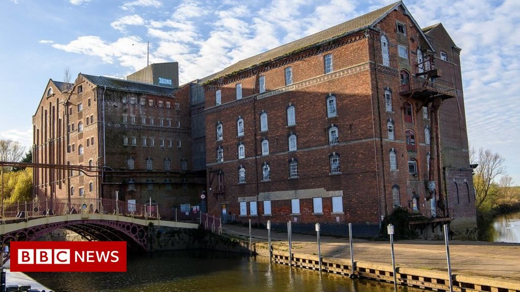 Victorian Society: ‘At-risk’ mill, market and department store – BBC News