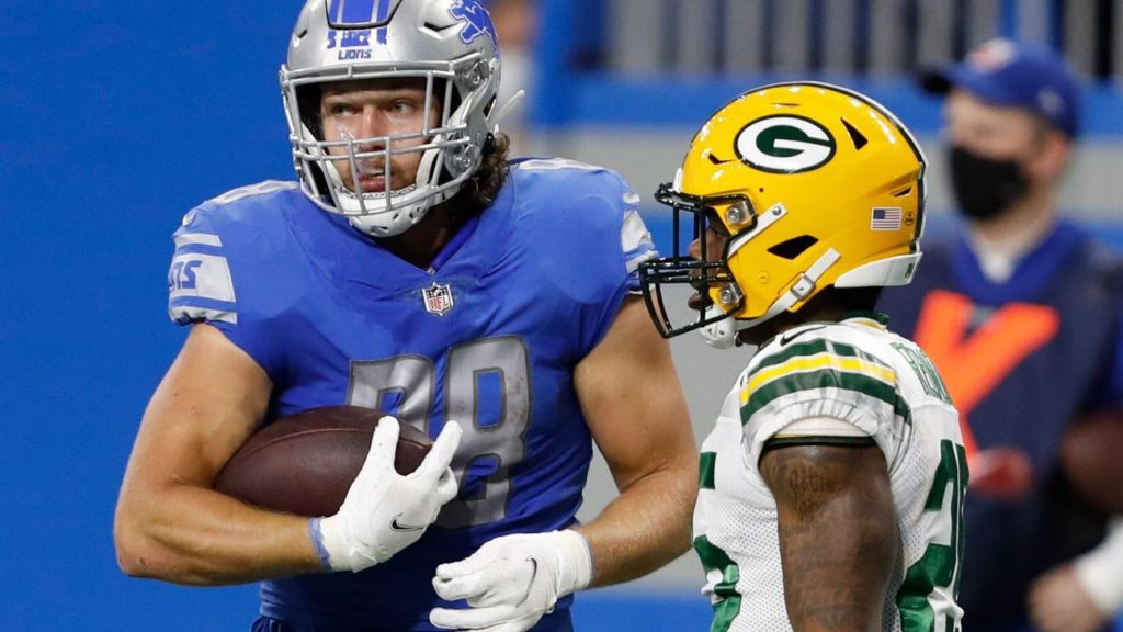 Sources: Star Detroit Lions TE TJ Hockenson out for season after having thumb surgery