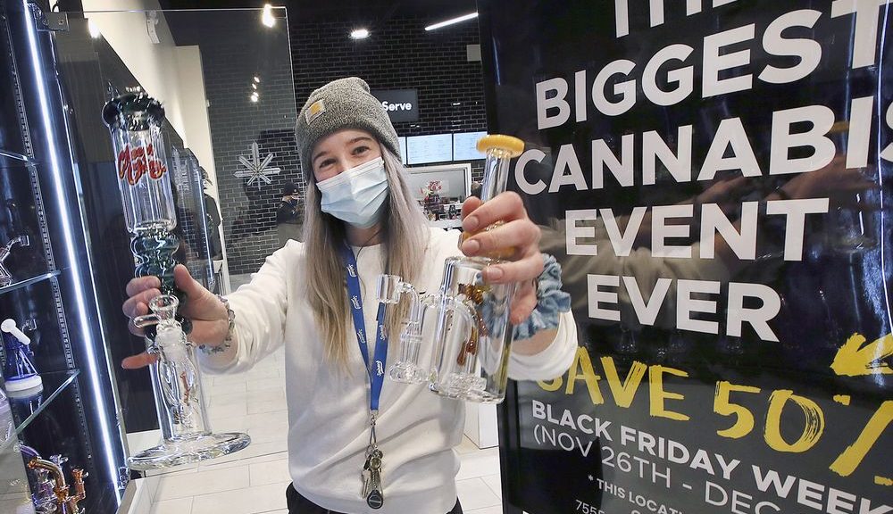 Legal cannabis sales surpass illicit market for the first time in Ontario: OCS | Edmonton Journal