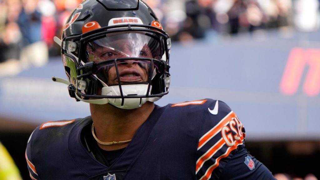 Gabbert, Clausen and Rosen, oh my! Chicago Bears QB Justin Fields in dubious company amid rough rookie season