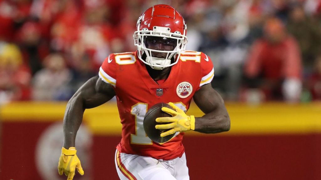 Kansas City Chiefs add Tyreek Hill, 6 others to reserve/COVID-19 list