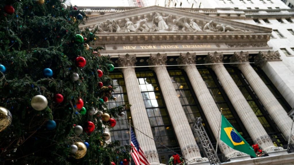 2 US Stock Market Indexes Set Records as Omicron Worries Ease