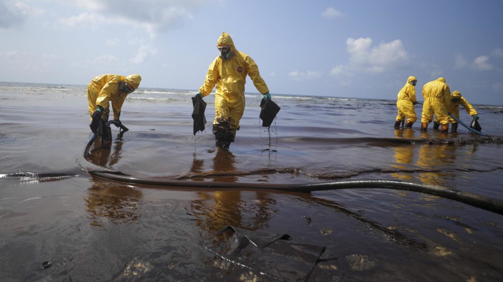 Thai province declares emergency as oil slick hits beach | AP News
