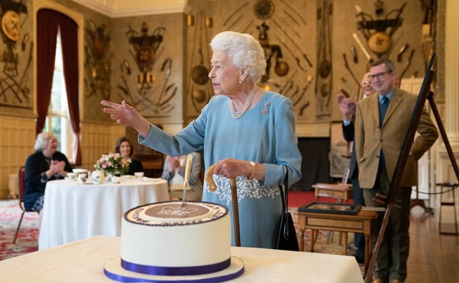 UK’s Queen Elizabeth Attends Party On Jubilee Eve. See Pics – NDTV.com