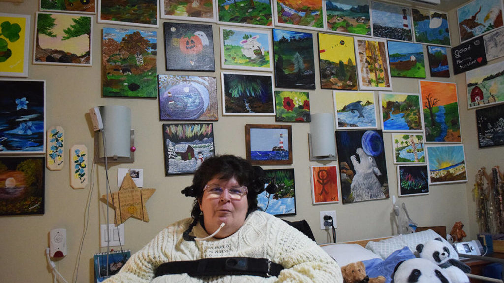 ‘Get out of this stinkin’ thinkin’: BC mouth-painter finds purpose in art – Victoria News