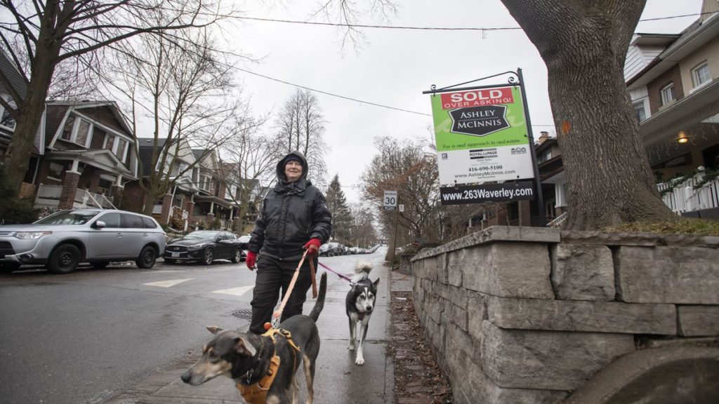 Toronto homebuyers pull back from overheated market – The Globe and Mail