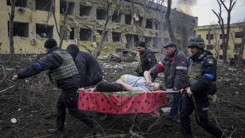 Pregnant woman, baby die after Russian bombing in Mariupol | AP News