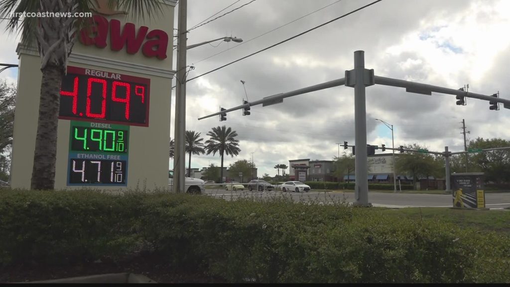 Gas prices trending down in Jacksonville, Florida and Georgia, may soon level out – First Coast News