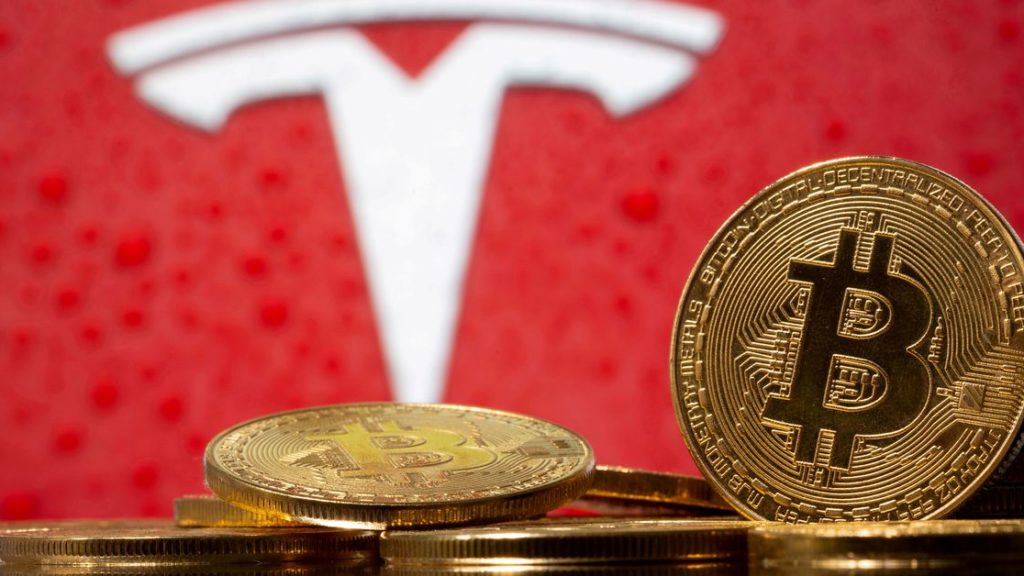 Tesla, Block and Blockstream to mine bitcoin off solar power in Texas | Reuters