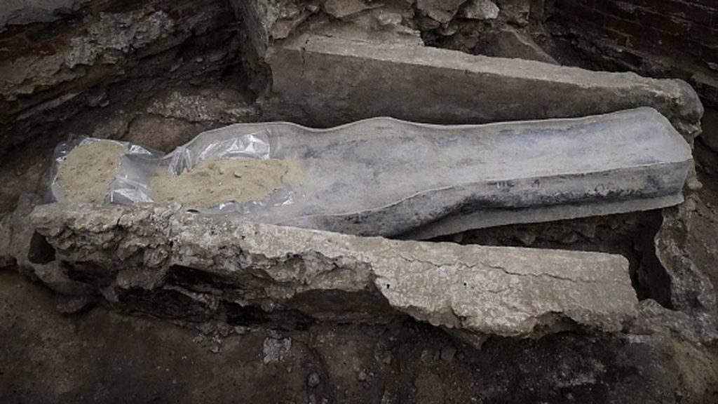 Archaeologists set to open sarcophagus found under Notre Dame Cathedral – FOX23