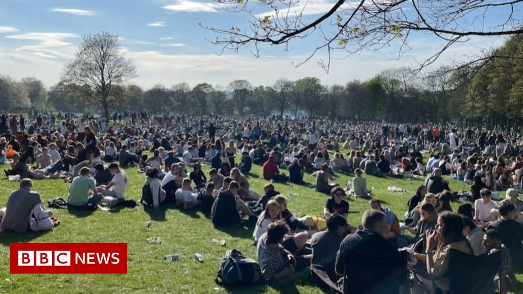 Litter clear-up after Leeds pro-cannabis park gathering – BBC News