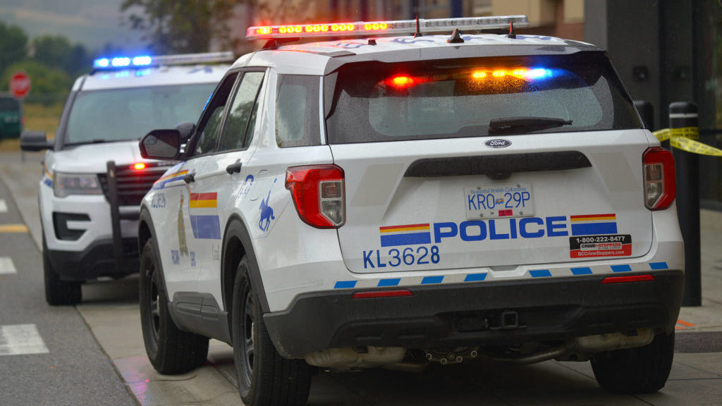 Man in custody after weapon falls from waistband in Kelowna – Summerland Review