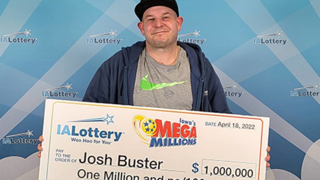 Iowa man wins $1M lottery prize after clerk makes printing error – WSB-TV