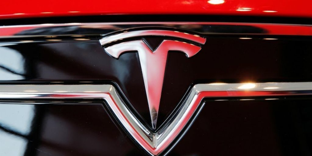 Tesla shares plunge, could lose $100 billion in market value in single session | Automotive News