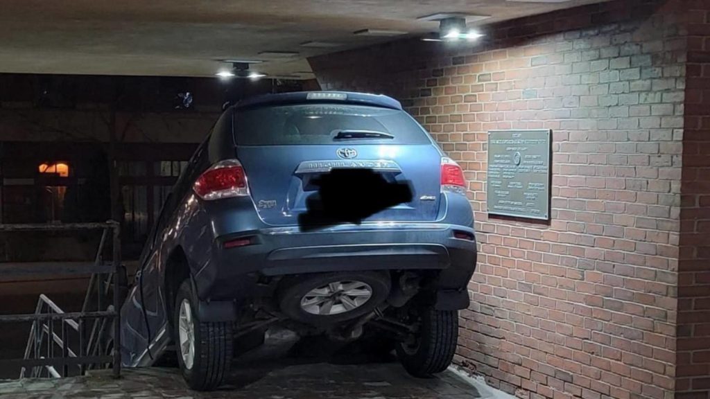 Maine motorist crashes into police garage after ‘following GPS instructions’ – FOX23