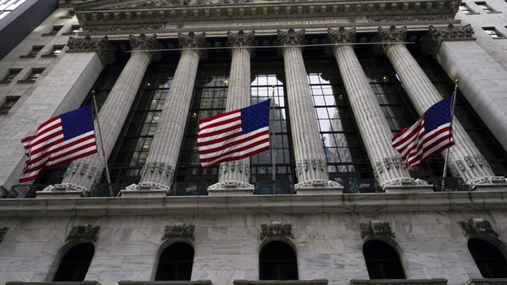 Stock markets fall to lowest levels of 2022 on inflation, COVID worries – CBS News