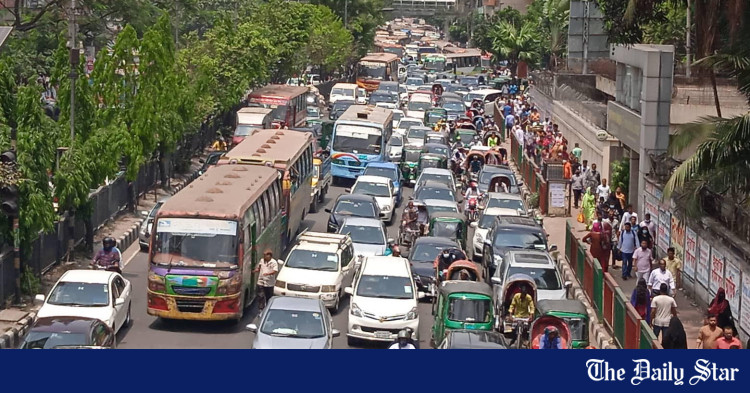 Massive traffic congestion in Dhaka as students, traders clash in New market area – The Daily Star