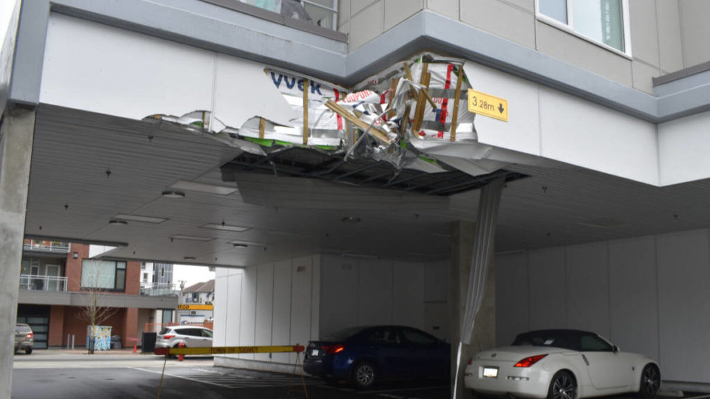 Garbage truck plows into downtown Sidney building – Saanich News
