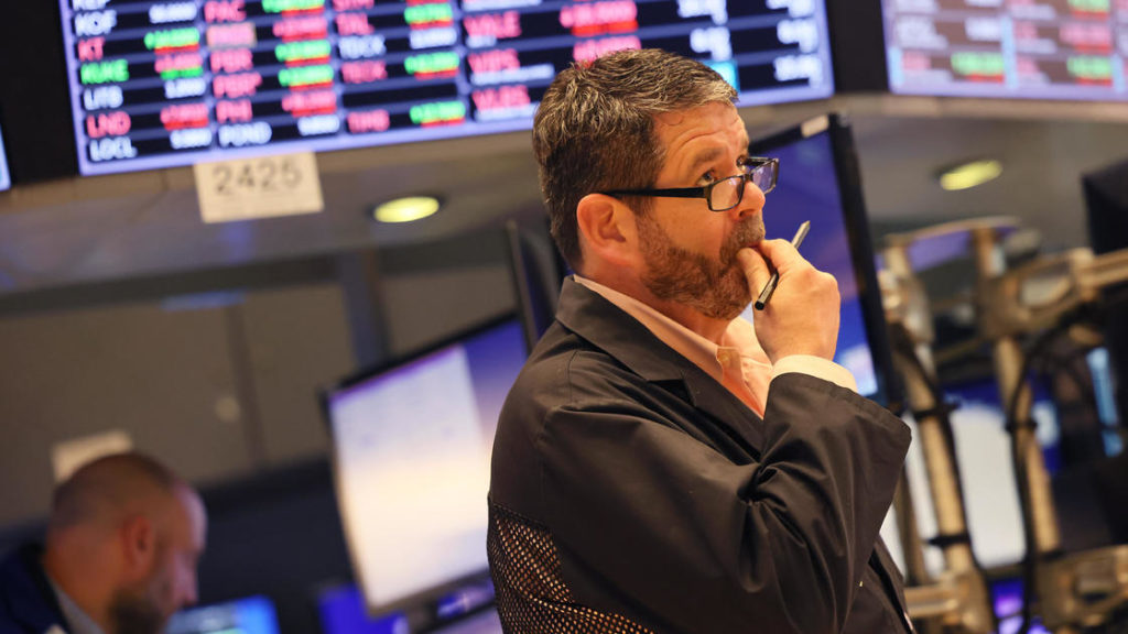 Dow drops almost 1,100 points as investors digest Fed interest rate hike – CBS News