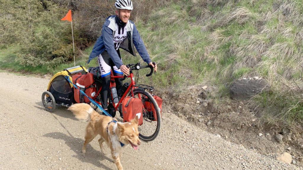 Bicycle tourist rides through BC with his dog en route back to Quebec – Saanich News