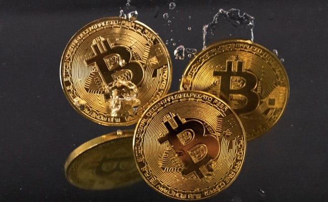 Bitcoin Drops 6.9% To Below $30,000; Ether Slips 7.5% – NDTV.com