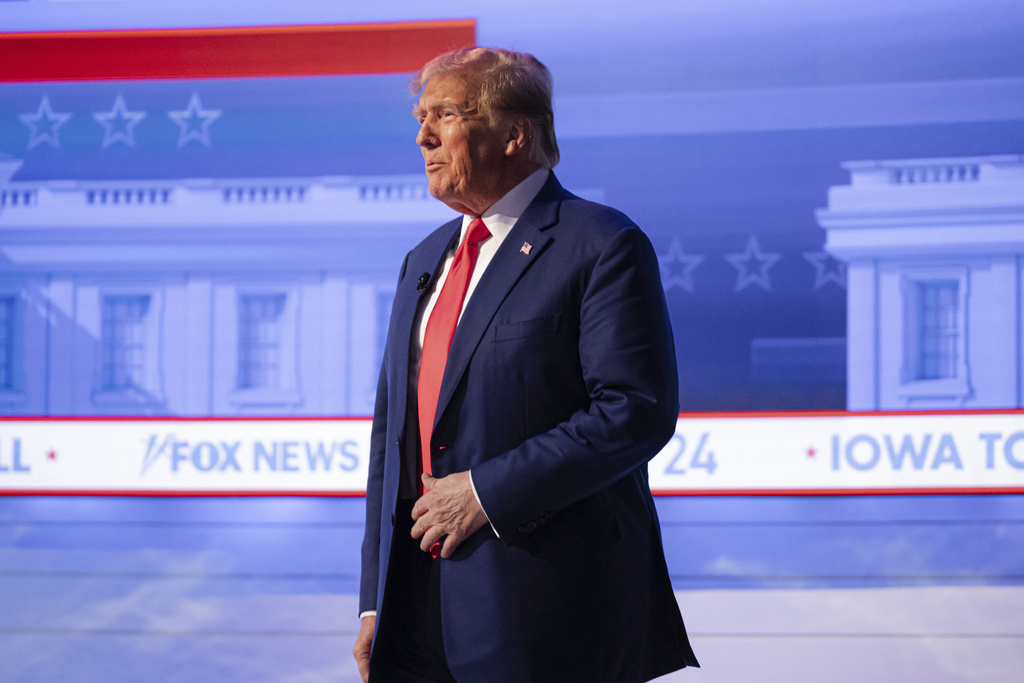 In Iowa, Trump Pitches Himself as Above the Fray, While Rivals Go For Each Other’s Jugular – Time